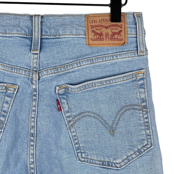 Levis Wedgie Straight Jeans 28 Distressed Light Wash Raw Hem Button Fly Stretch - Picture 7 of 11